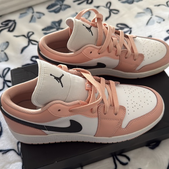 peach nike air jordan